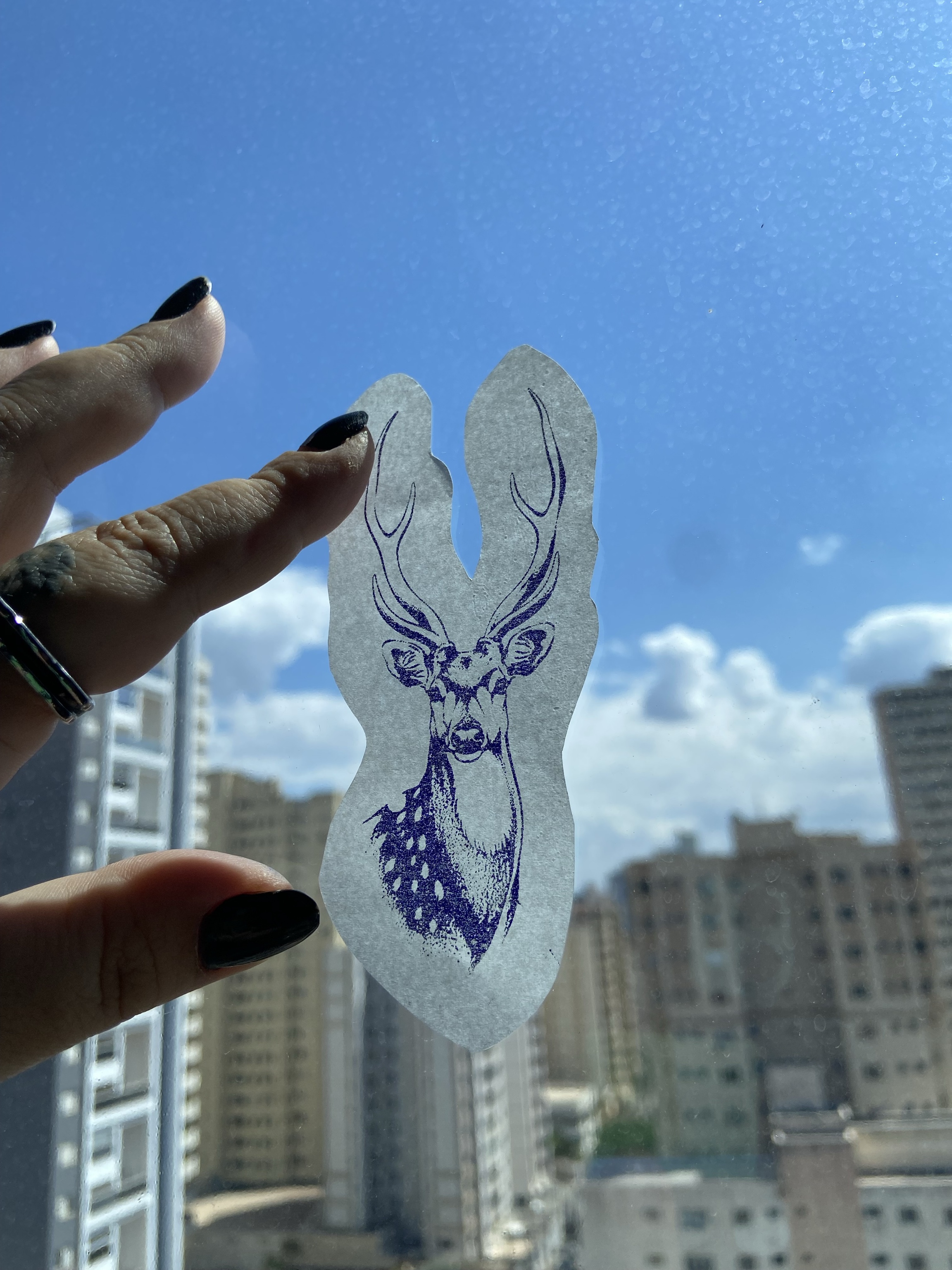 Flash autoral de cervo em traço fino